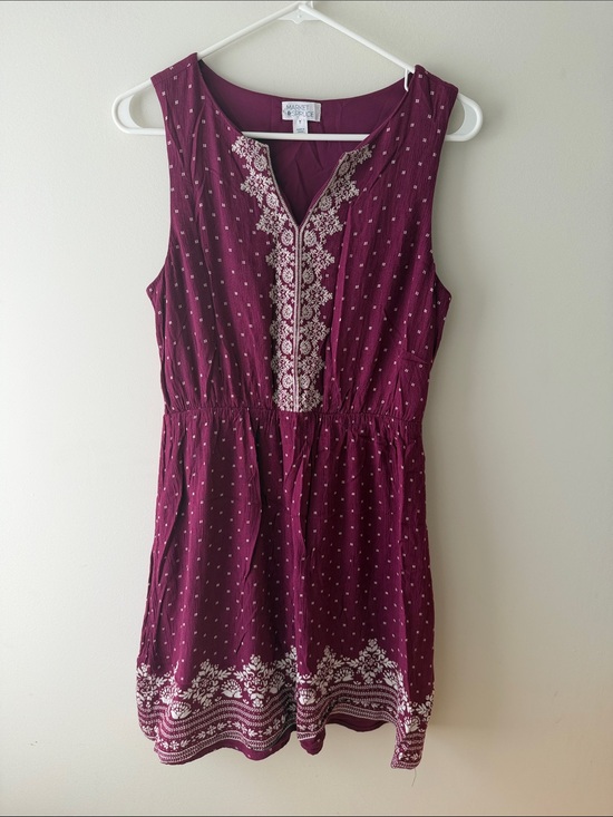 Market & Spruce Dresses & Skirts - Market & Spruce Burgundy Midi Dress with Cream Embroidery
